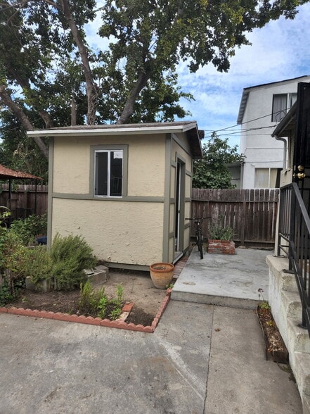 Building Photo - 1200 W 36th St