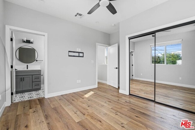 Building Photo - 3113 Hollydale Dr