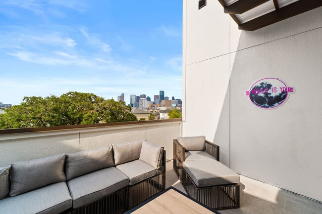 Building Photo - 2103 McGowen St