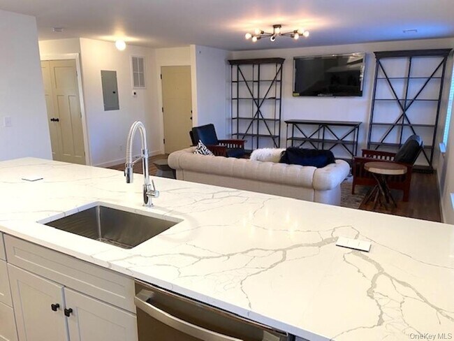 Building Photo - 669 Sheafe Rd