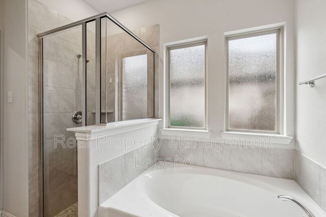 Building Photo - 1833 Meadow Trail Ln