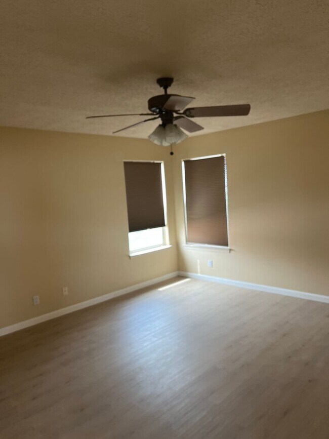 Building Photo - 6715 Tesoro Pl NE