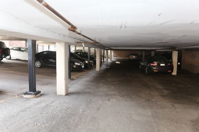 Building Photo - 650 W Wrightwood Ave