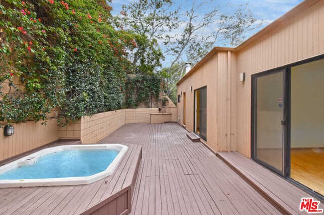 Building Photo - 10045 Reevesbury Dr