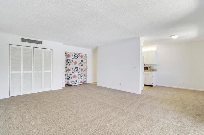 Building Photo - 150 Pineview Rd