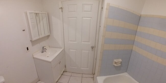 Building Photo - 3 Bedroom 1 Bath Home