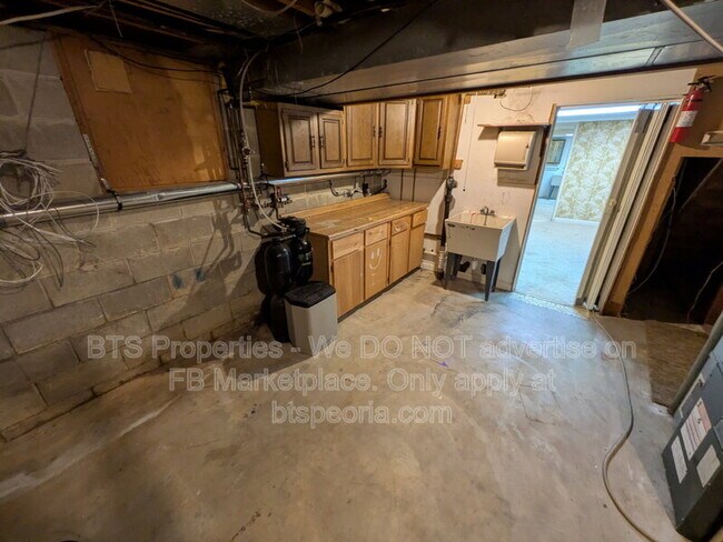 Building Photo - 3224 W Westport Rd
