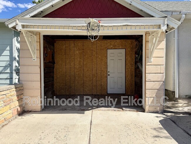 Building Photo - 698 4th St