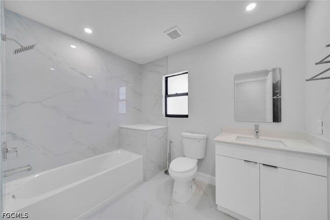 Building Photo - 2001 NW 20th St