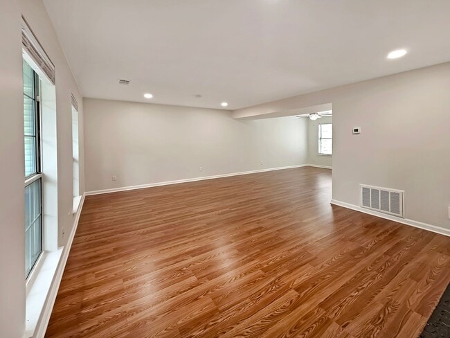 Building Photo - COMING SOON: Beautifully Updated 2/2.5 Townhome Near Truist Park