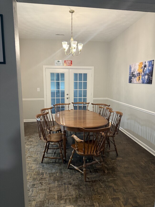 Building Photo - 825 Olive Dr