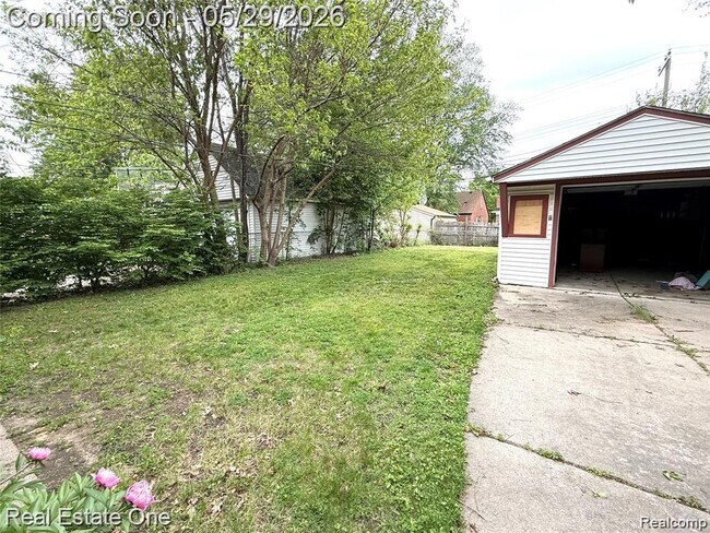 Building Photo - 1746 N Denwood St