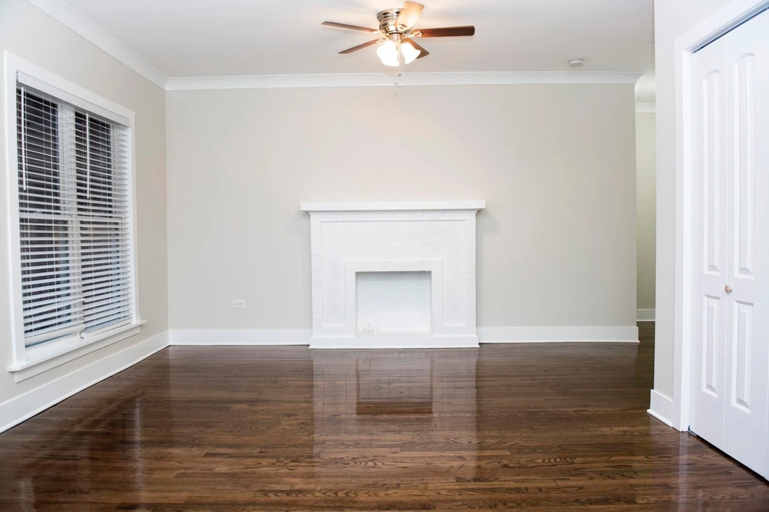 Building Photo - 727 W Roscoe St