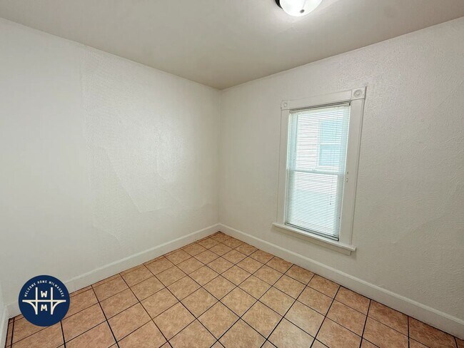 Building Photo - 1140 N 50th Pl