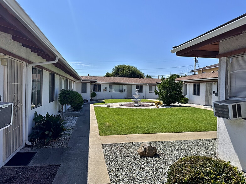 Building Photo - 407 Violet Ave