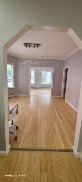 Building Photo - 162 Andover St