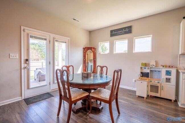 Building Photo - 117 Red Fox Wy