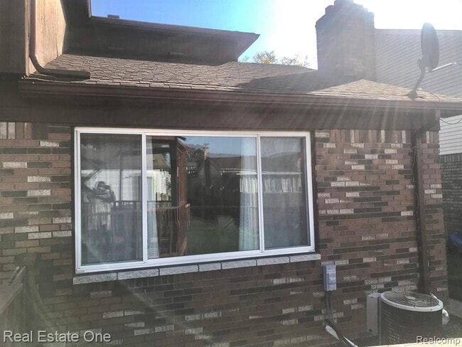 Building Photo - 37147 Evergreen Dr