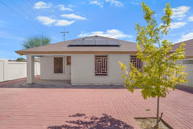 Building Photo - 902 La Rosita