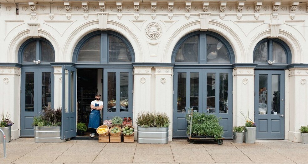 Riverwards Produce - 2668 Braddock St