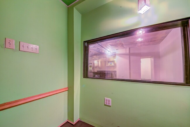 Building Photo - 2218 Arlington Ave
