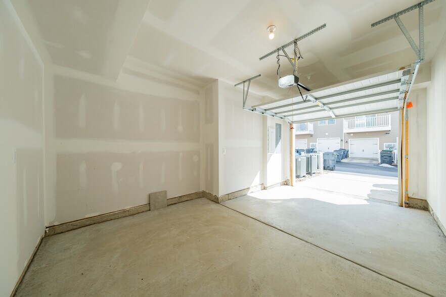 Building Photo - 2707 Acadia Dr