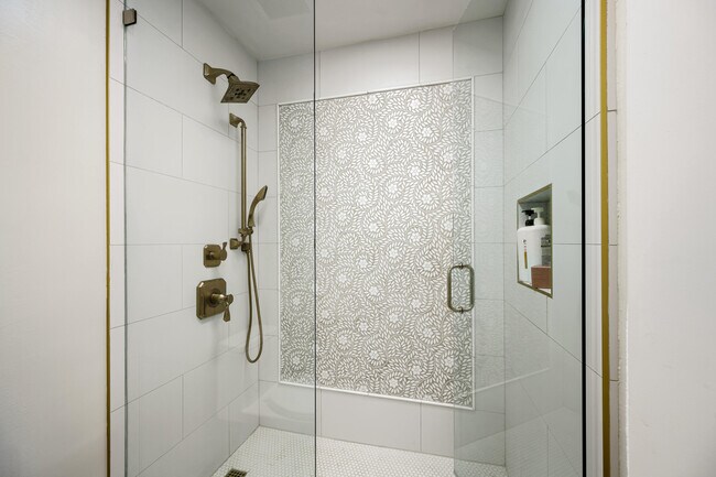 Building Photo - 76705 Sandpiper Dr