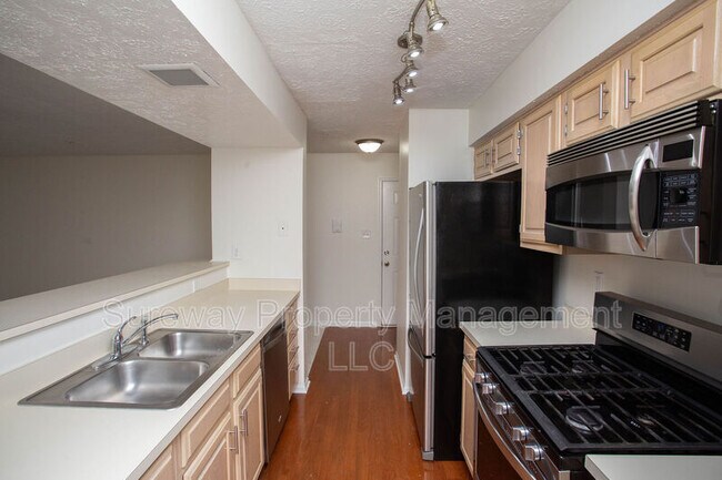 Building Photo - 67 Eldon Way