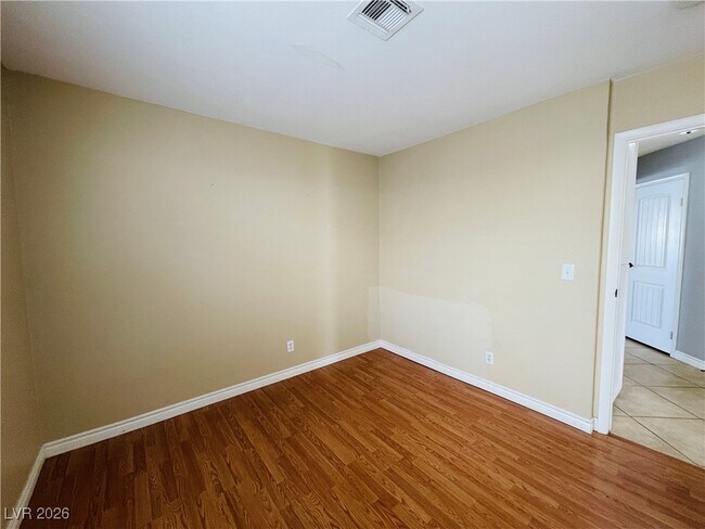 Building Photo - 8649 Trafalgar Dr