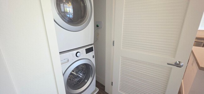 Building Photo - Luxury New Build with 2 En-Suites | Quartz Kitchen | Prime Fremont Location