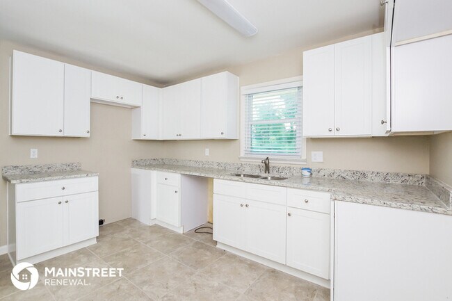 Building Photo - 418 Smyrna Powder Springs Rd SW