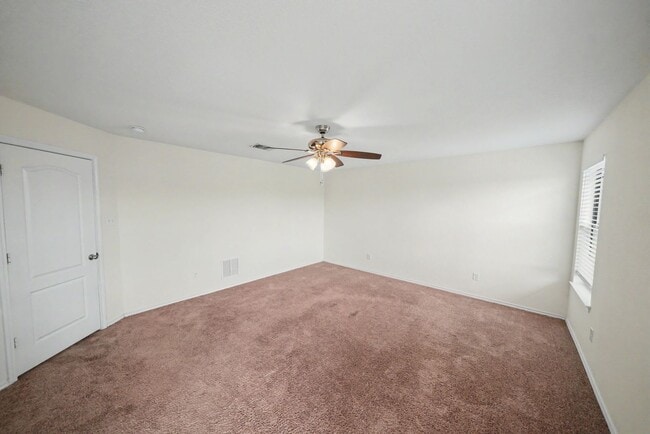 Building Photo - Spacious Live Oak Home Backing to a Greenbelt - Realtor Commission: $500