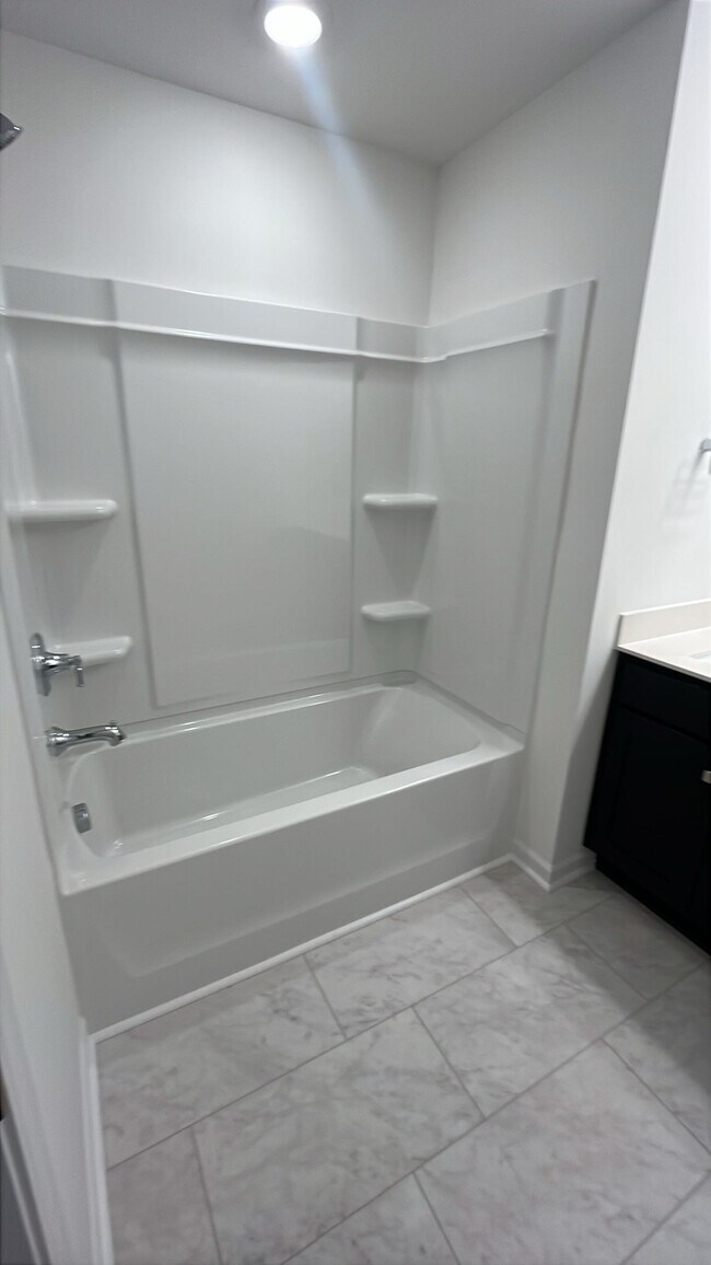 Building Photo - 761 Kitfox Dr NW