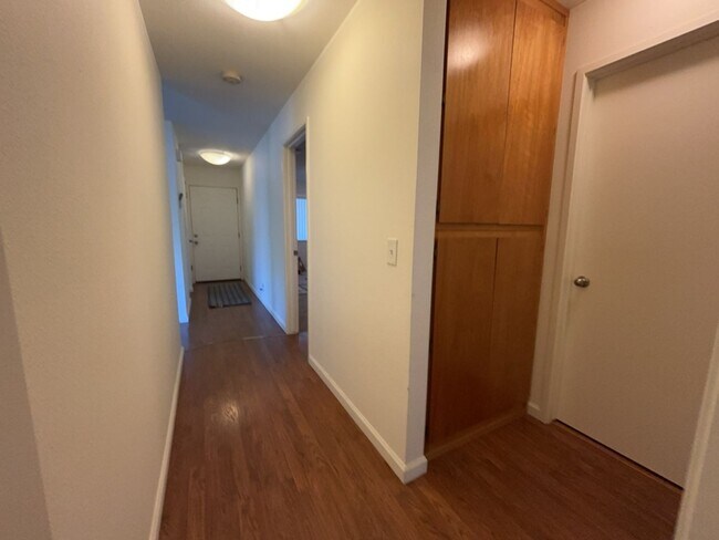 Building Photo - 3 bedroom North Davis townhome available f...