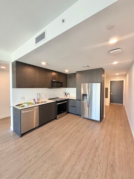 Building Photo - 2000 N Bayshore Dr