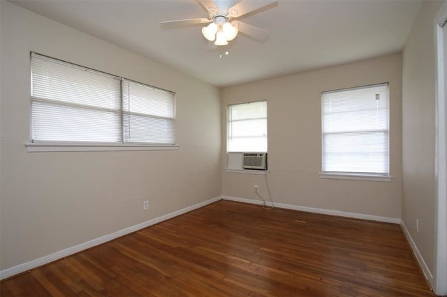 Building Photo - 8819 Timberside Dr