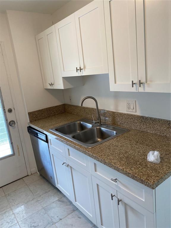 Building Photo - 500 E Country Club Cir