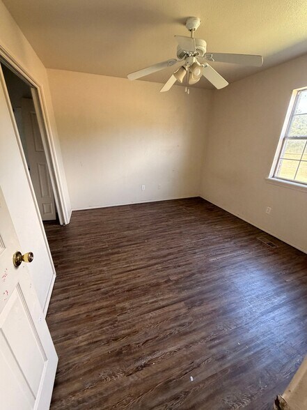 Building Photo - 1120 Farley Cir