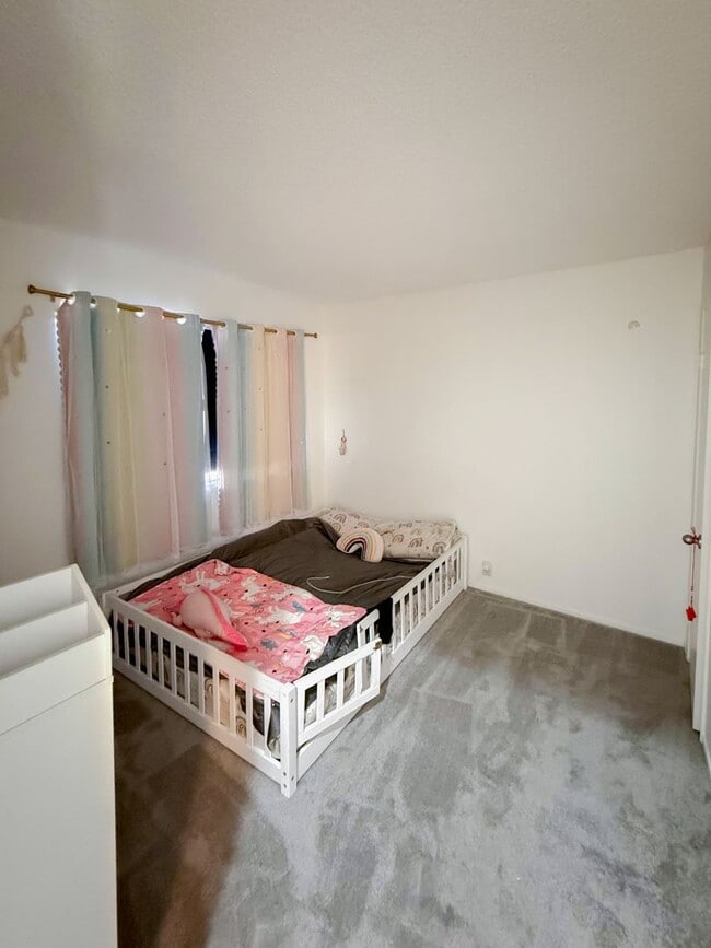 Building Photo - Renovated 3 Bedroom, 2 Bath Townhome with ...