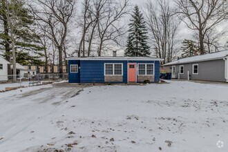 Building Photo - Cute & Cozy 2-Bedroom Home Near Downtown T...