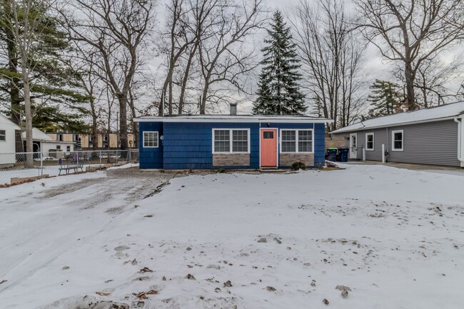 Building Photo - Price Drop!! Cute & Cozy 2-Bedroom Home Ne...