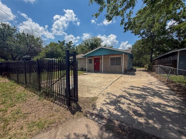 Building Photo - 1412 Vargas Rd