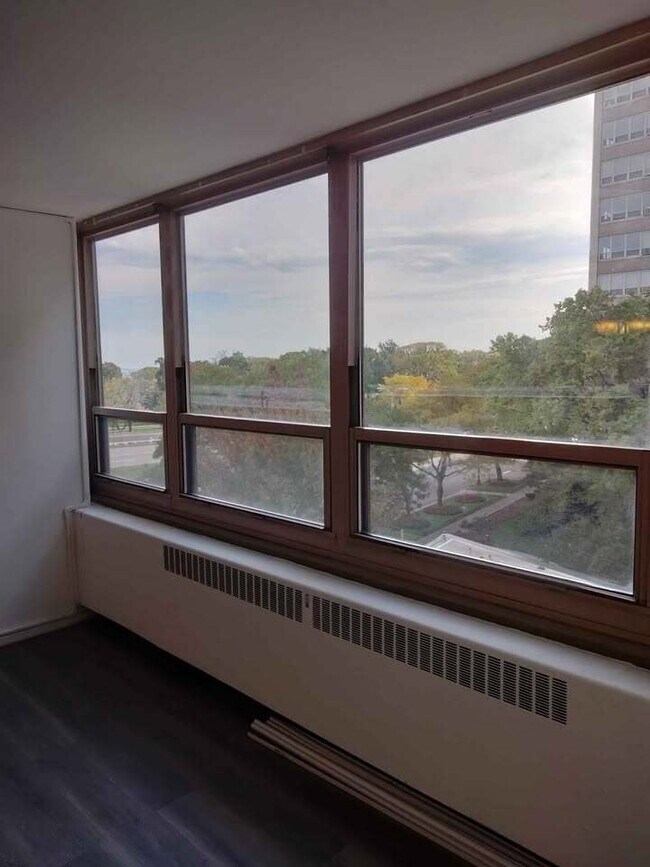 Building Photo - 3950 N Lake Shore Dr