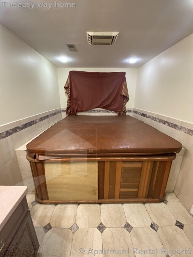 Building Photo - 309 Beacon St