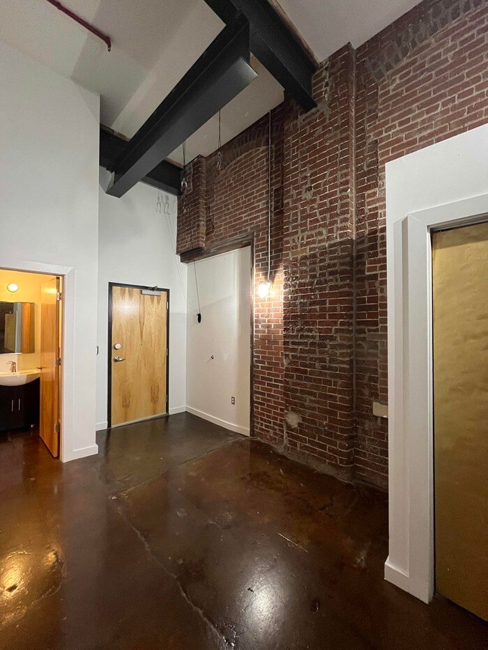 Building Photo - 1350 Rosa L Parks Blvd