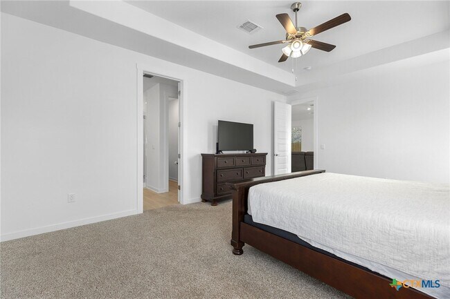 Building Photo - 2132 Magnolia Hl Dr