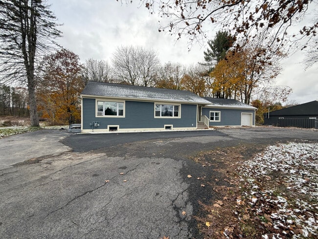 Building Photo - 859 NY-50