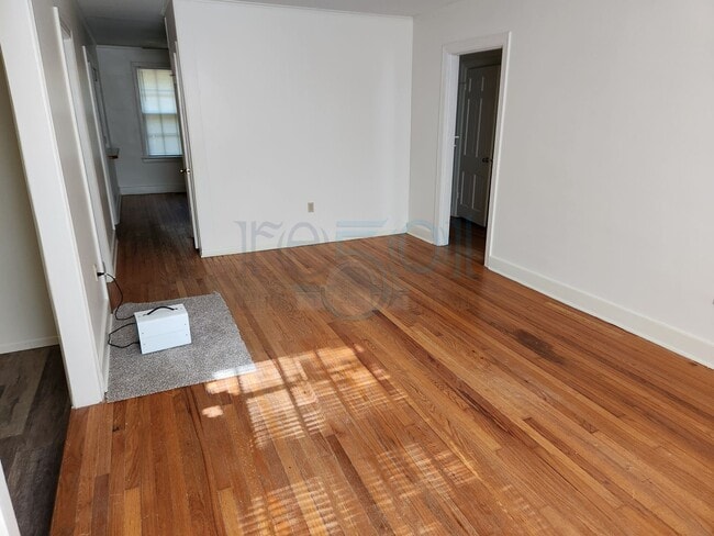Building Photo - Great 3 Bedroom 1 Bathroom in Forest Heigh...