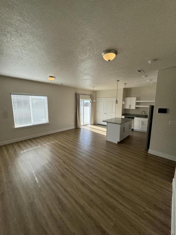 Building Photo - 990 W 600 S