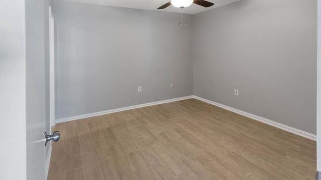 Building Photo - 2 Bedroom  Condo in St Francisville- Avail...